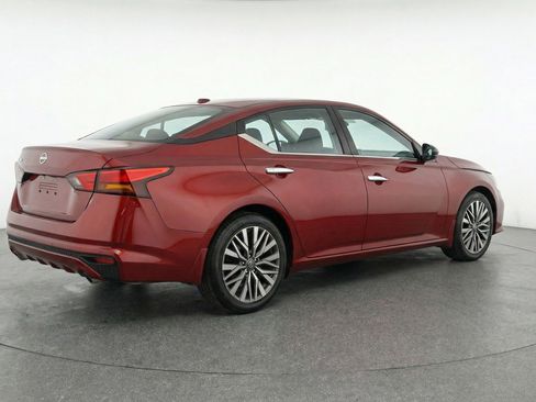 Used 2025 Nissan Altima 2.5 SV image 9