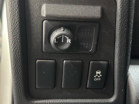 Used 2012 Nissan Rogue SV w/ Premium Pkg image 30