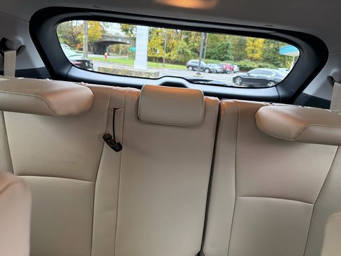 Used 2022 Toyota Highlander XLE image 25