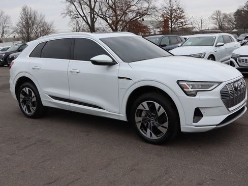 Used 2021 Audi e-tron Premium w/ Towing Package image 3