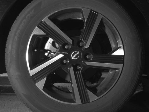 Used 2025 Nissan Sentra SV FWD image 15
