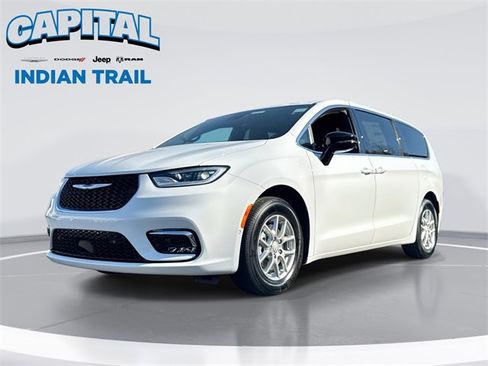New 2026 Chrysler Pacifica Select image 1