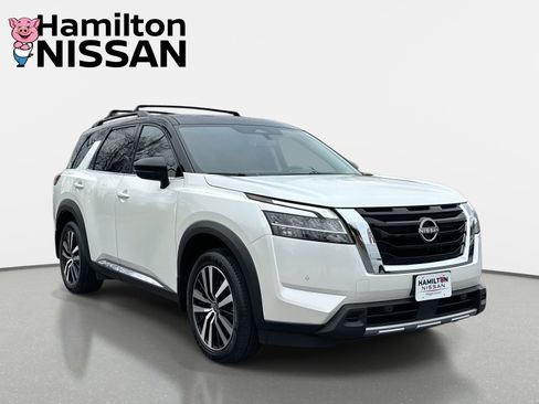 Used 2023 Nissan Pathfinder Platinum image 1