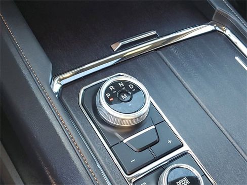 Used 2024 Ford Expedition Platinum image 21