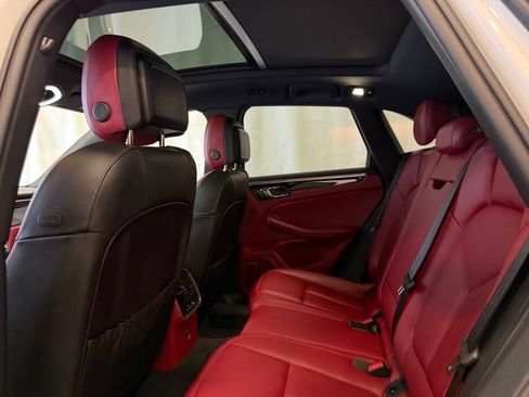 Certified 2024 Porsche Macan S AWD/4WD image 25