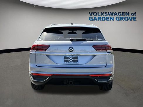Certified 2022 Volkswagen Atlas Cross Sport SE image 6