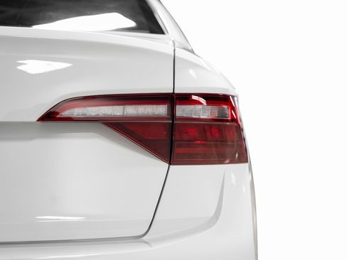 Used 2022 Volkswagen Jetta Sport image 19