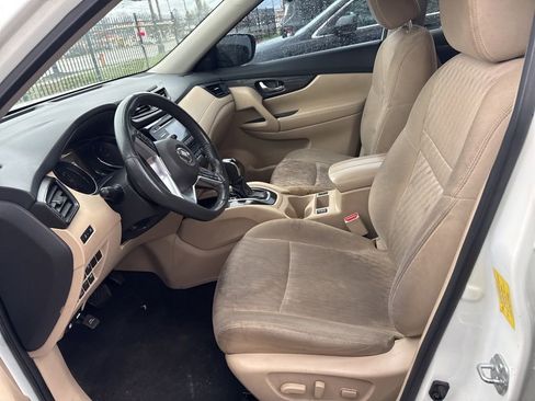 Used 2017 Nissan Rogue SV image 5