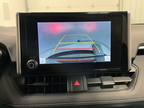 Used 2023 Toyota RAV4 XLE w/ Convenience Package image 4