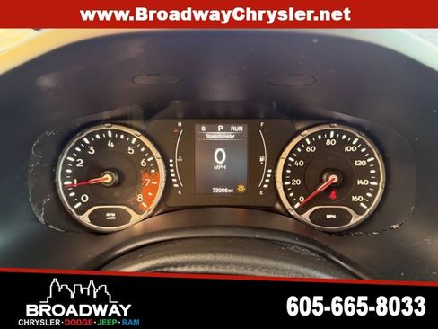 Used 2016 Jeep Renegade Latitude w/ Cold Weather Group image 16