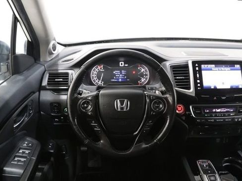 Used 2018 Honda Pilot Touring image 14