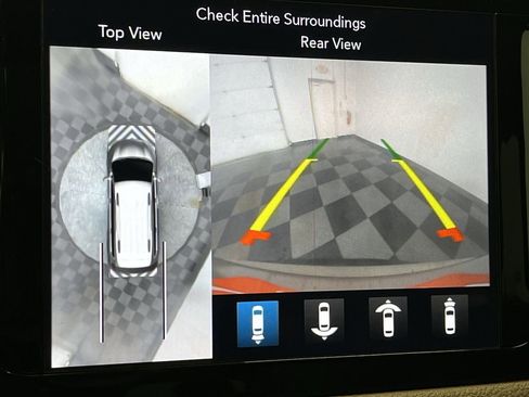 Used 2018 Chrysler Pacifica Limited w/ Tire & Wheel Group FWD image 5