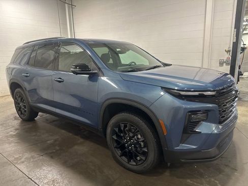 Used 2024 Chevrolet Traverse LT w/ Midnight/Sport Edition image 3