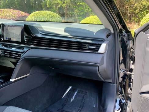 Used 2025 Toyota Camry LE image 18