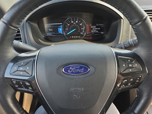 Used 2018 Ford Explorer Limited w/ Ford Safe & Smart Package FWD image 7