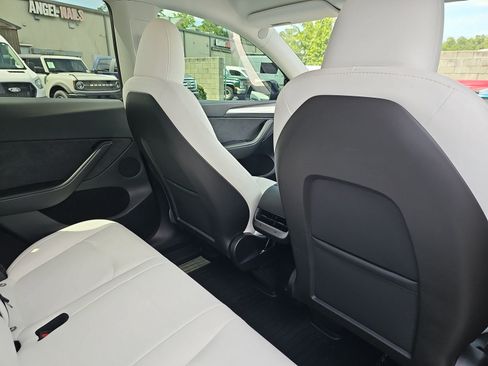 Used 2024 Tesla Model Y Long Range RWD image 11