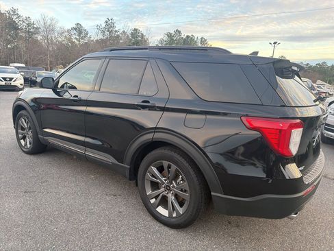 Used 2021 Ford Explorer XLT w/ Equipment Group 202A image 6