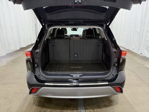 Certified 2022 Toyota Highlander Platinum image 14