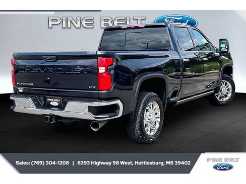 Used 2024 Chevrolet Silverado 2500 LTZ w/ LTZ Convenience Package AWD/4WD image 11