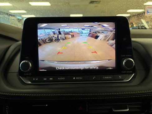 Used 2022 Nissan Rogue SV AWD/4WD image 32