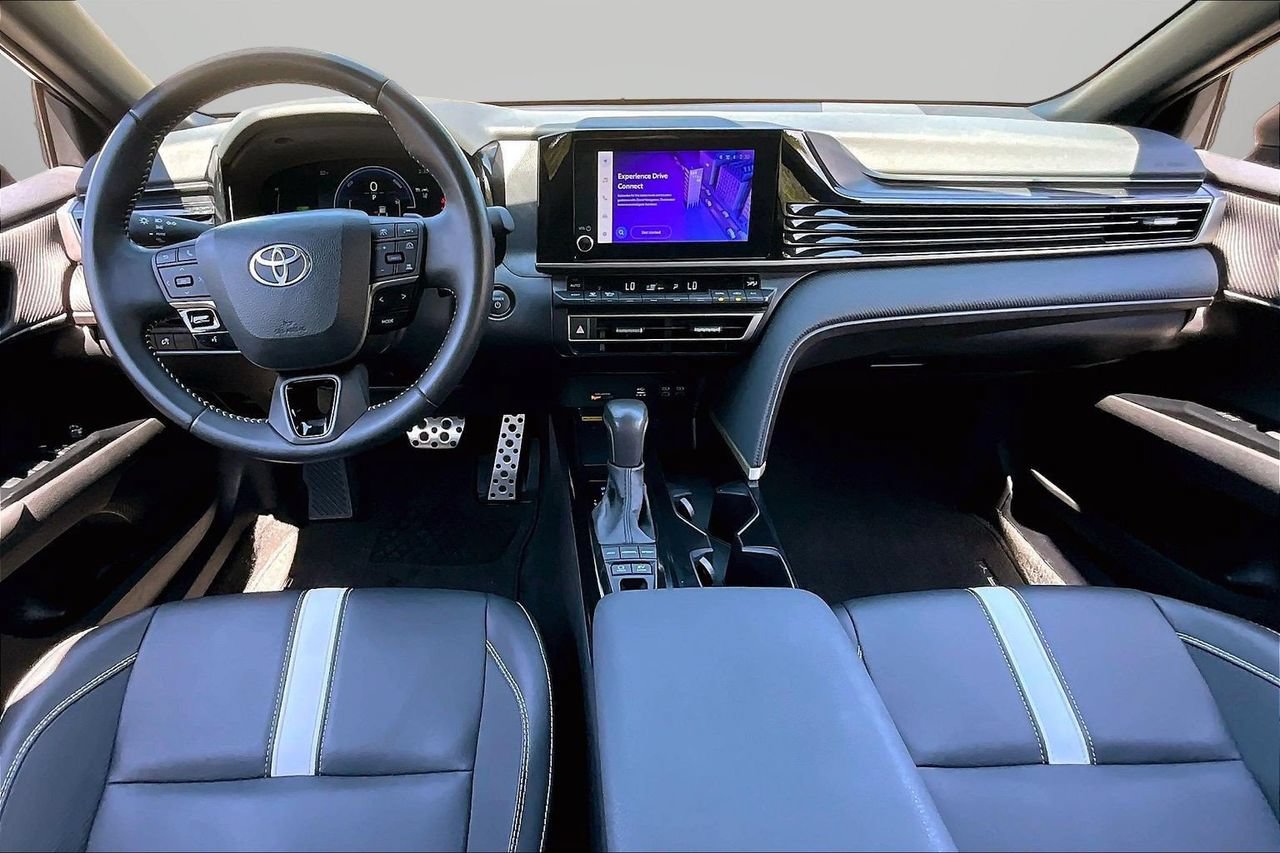 Used 2025 Toyota Camry SE FWD image 14