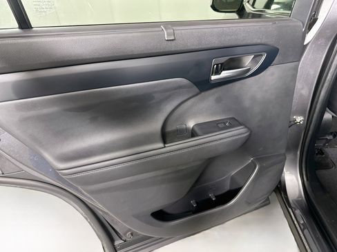 Used 2023 Toyota Highlander XLE FWD image 26