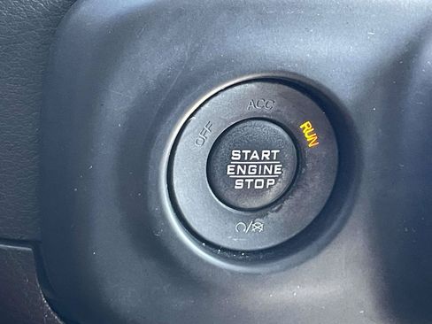 Used 2019 Jeep Wrangler Unlimited Sport S AWD/4WD image 25