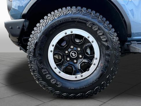 Used 2023 Ford Bronco Badlands image 11