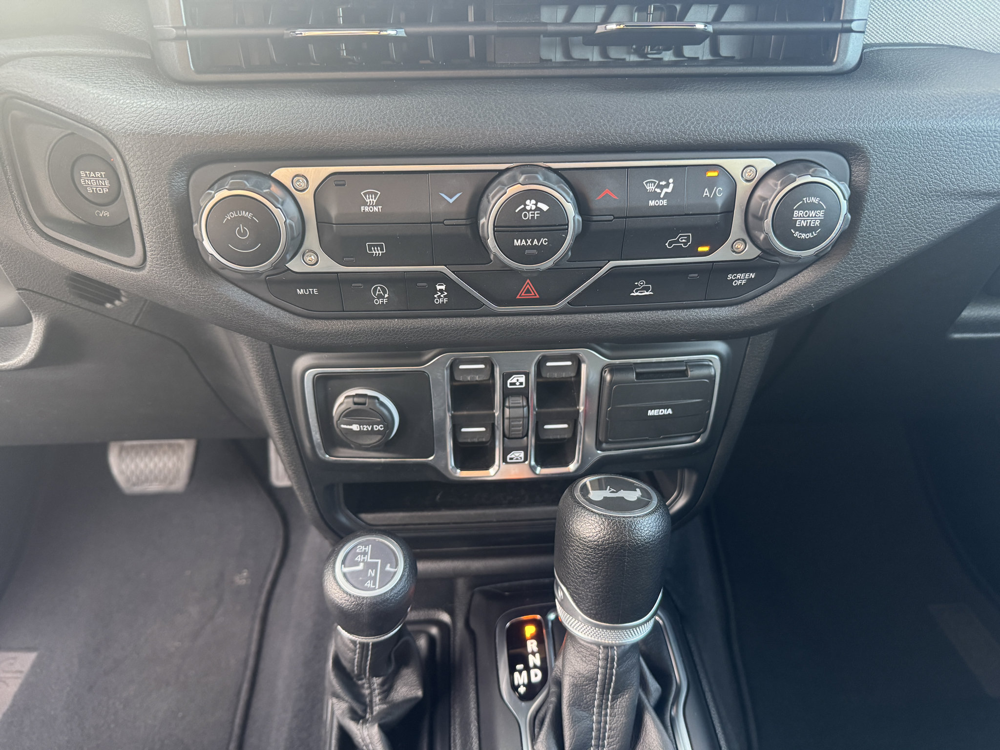 Used 2024 Jeep Wrangler Unlimited Sport AWD/4WD image 19