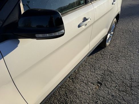 Used 2017 Ford Explorer XLT w/ Equipment Group 202A image 15