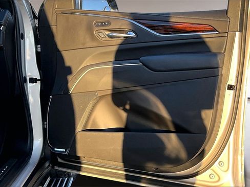 Certified 2022 Cadillac Escalade Premium Luxury w/ Performance Package image 19