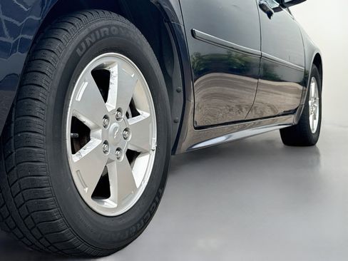 Used 2011 Chevrolet Impala LT FWD image 8