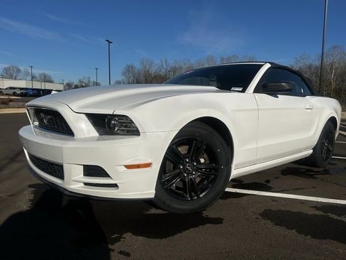Used 2014 Ford Mustang Convertible image 7