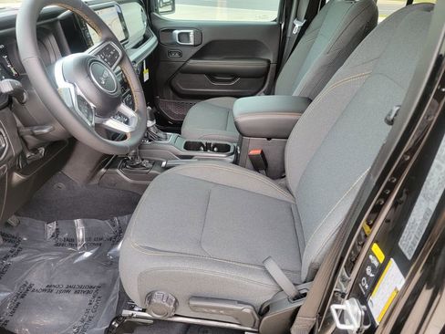 Used 2025 Jeep Wrangler Sahara w/ Technology Group image 11