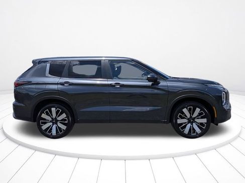 New 2026 Mitsubishi Outlander SE FWD image 2