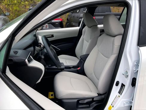 Used 2026 Toyota Corolla Cross L image 8