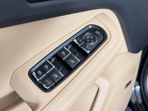 New 2026 Porsche Macan image 23