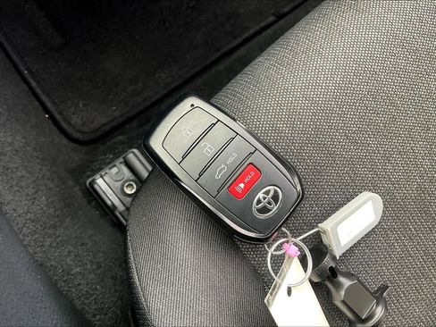 Used 2026 Toyota Camry LE w/ Convenience Package image 14