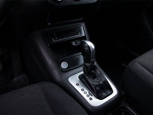 Used 2018 Volkswagen Tiguan Limited image 23