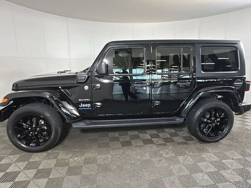 Used 2023 Jeep Wrangler Unlimited Sahara w/ Cold Weather Group AWD/4WD image 7