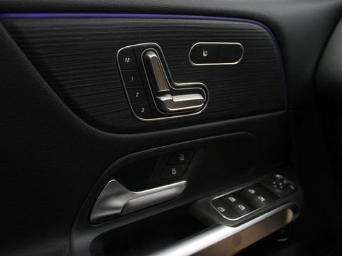 New 2025 Mercedes-Benz GLB 250 4MATIC image 24