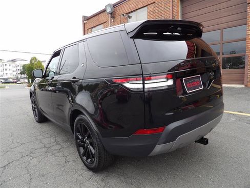 Used 2017 Land Rover Discovery SE image 3