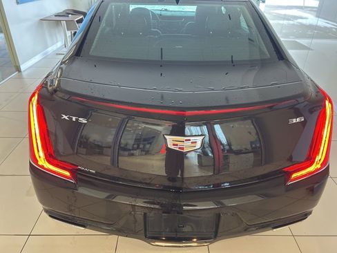 Used 2018 Cadillac XTS Luxury image 12