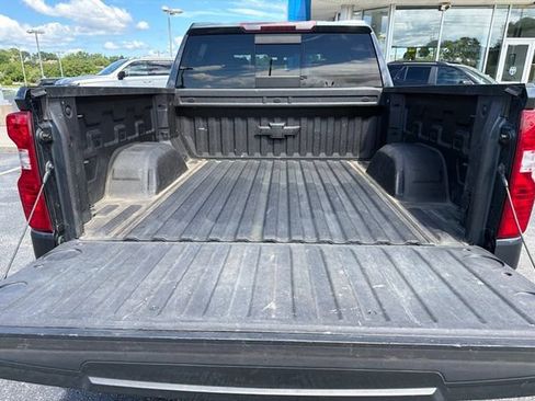 Used 2022 Chevrolet Silverado 1500 LT AWD/4WD image 9