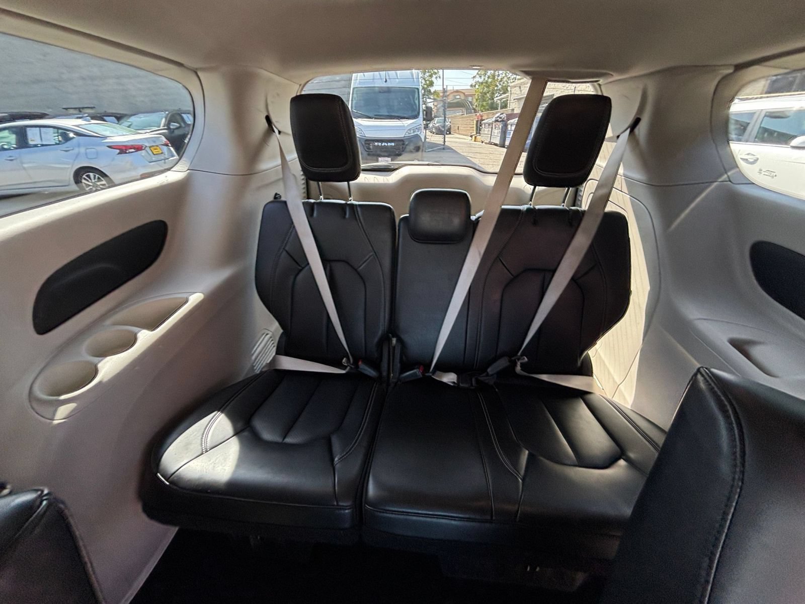 Used 2023 Chrysler Pacifica Touring-L FWD image 30
