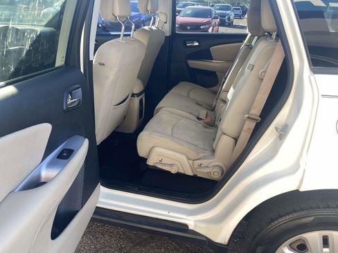 Used 2019 Dodge Journey SE image 6
