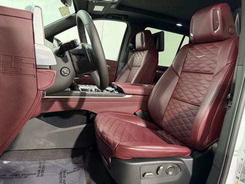 New 2026 Cadillac Escalade Luxury w/ Touring Package AWD/4WD image 4