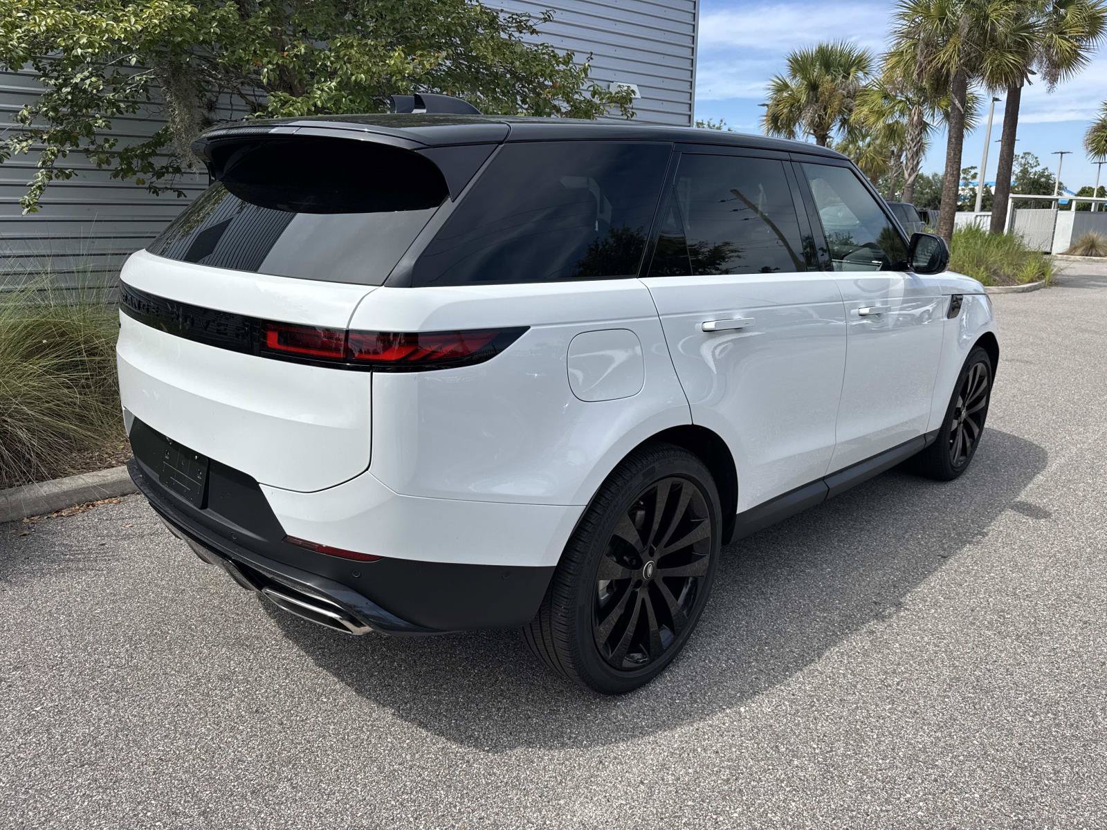 Certified 2025 Land Rover Range Rover Sport SE AWD/4WD image 6