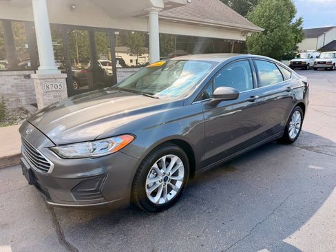 Used 2019 Ford Fusion SE FWD image 1
