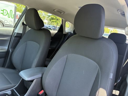 Used 2025 Hyundai Kona SEL FWD image 19